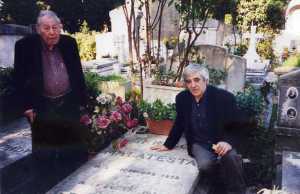 Manel Aisa con Abel Paz en Roma visitando la tumba de Malatesta 2007