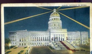 Habana Capitolio de Noche  Republica de Cuba nº 82 C Jordi Obispo 106 Havana Cuba Made in USA   s/d  años 20 o 30 dibujada color con ventanilla algo manchada 5 €