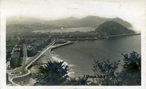 San Sebastián nº 24  Barrio de Gros desde el Monte Ulía ediciones C  Zaragoza  escrita al dorso s/f  (años 50?) sello deteriorado  3 € 