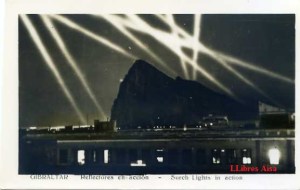 Gibraltar  Reflectores en acción  Surch ligths in action ed. S/f años 40?  Con ventanilla. 10 € 