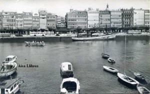 La Coruña 1054  Muelle y Avenida de la Marina . Ediciones Arribas Zaragoza  años 50?  5 € 