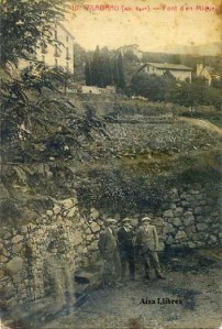 Viladrau (Barcelona ) nº 10, Alt.840m.  Font de’en Miquel escrita al dorso y fechada 13 agosto de 1914 sellos Alfonso XIII de 10 cts. Ed. L Roisin Barcelona  algunas manchas de oxido cantos rodados 11 € 