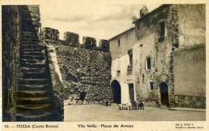 Tossa (Costa Brava) nº 16  Vila Vella Plaza de Armas  ed. J Soler F Cliché J Barber Corts s/f anys 10? Con ventanilla color sepia 20 € 