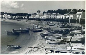 Palafrugell (Costa Brava) Playa de Llafranch Ed. Selecciones Fotográficas Agustí Palafrugell s/ años 50 con ventanilla fotográfica 12 € 