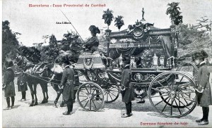 Postal Barcelona Casa Provincial de Caridad  Carroza fúnebre de lujo. Imp casa caridad s/f principios siglo XX. 20 € 