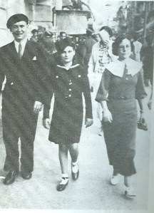 paulinodiez Paulino Díez con Aurea Cuadrado de Mujeres libres y su hija en Panamá.