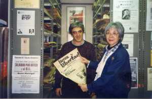 Manel Aisa i Misato Toda Anarquista Japonesa de visita  a Barcelona, Misato és especialista en  Enricco Malatesta Barcelona 2002