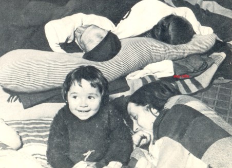 1 niños en el metro de madrid abril 1938