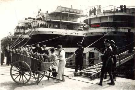 336 - Llegada de carros con pan anys 30