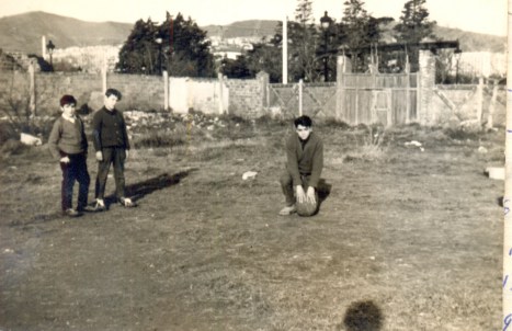 Jo Manel Aisa el meu Cosi Fernando i el Titos a un solar al costat del camp del Remei a la Diagonal